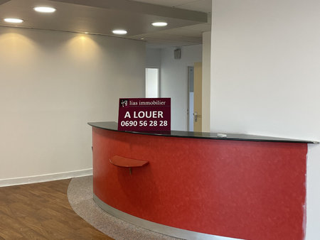 a louer local professionnel ou bureaux de 177m2 a baimbridge