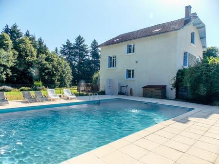 belle maison individuelle en pierre rénovée de 6 chambres avec belle piscine et grand...