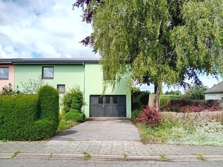 maison d'habitation 3 façades  idéalement située à bastogne