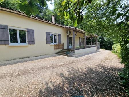 maison moderne à plan ouvert avec vue imprenable