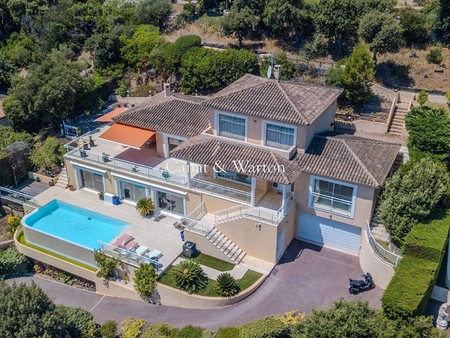 maison de luxe à vendre dans le quartier aiguebonne