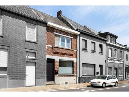 maison de démarrage rénovée au centre de brakel