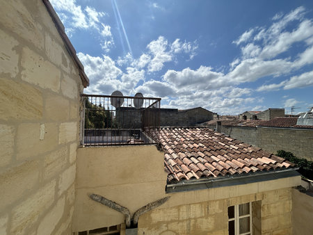 appartement t2 sacré coeur dans petit immeuble pierre de 7 l