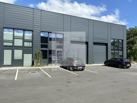 location d'entrepôt de 231 m² à chaponost - 69630