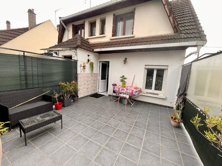 charmant appartement 3 pièces avec terrasse dans une petite