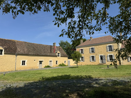 corps de ferme 2 5 hectares vastes bâtiments