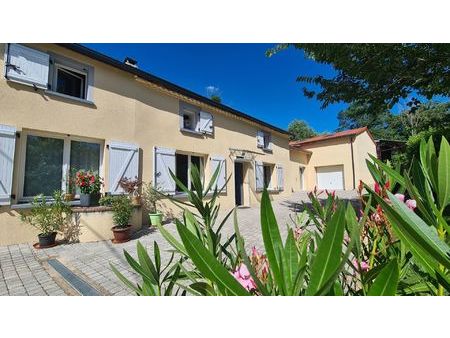 villeneuve les cerfs : longère t9 (205 m²) avec 1513m² de ter