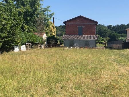 terrains de plus de 2 hectares avec deux habitations possibles