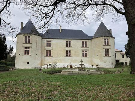 château renaissance du xvio (ismh) près de poitiers sur 4468m2 de terrain clos