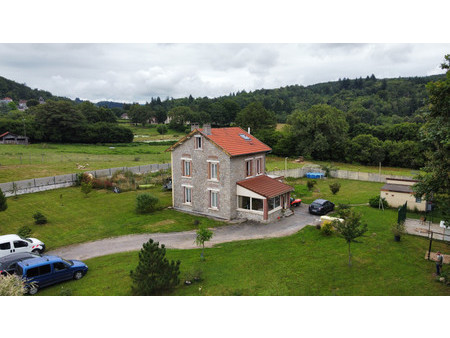 maison bien située avec grand jardin et annexe