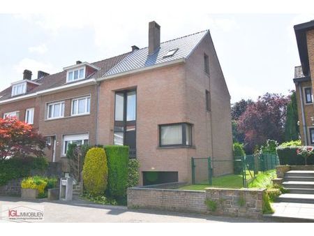 belle maison mitoyenne à vendre dans un quartier calm