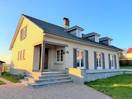 huis te huur in sint-pieters-kapelle met 4 slaapkamers