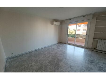 location appartement  56 m² t-3 à montpellier  890 €