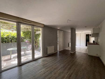 appartement t2 51 m2 centre cote pavee avec 60 m2 de jardin