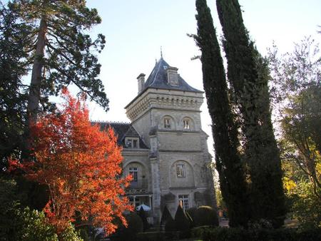 château xixo avec dépendances  piscine sur 6ha39a de parc clos