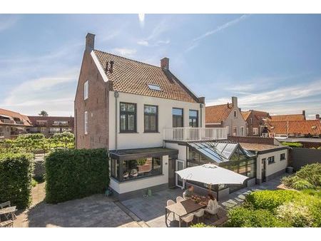 maison de ville spacieuse et magnifiquement rénovée à sluis