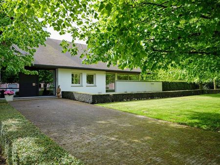 villa contemporaine sur un terrain pme de 4 782 m²