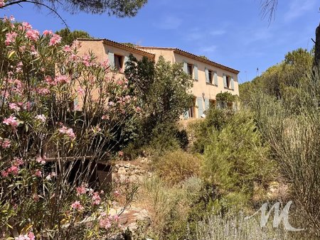 bastide dominante sur grand terrain