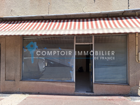 a louer dpt 81 centre-village puylaurens local commercial 30m2 + 27m2 arrière boutique + s