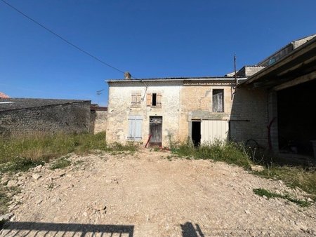 proche aulnay fermette à rénover avec dépendance