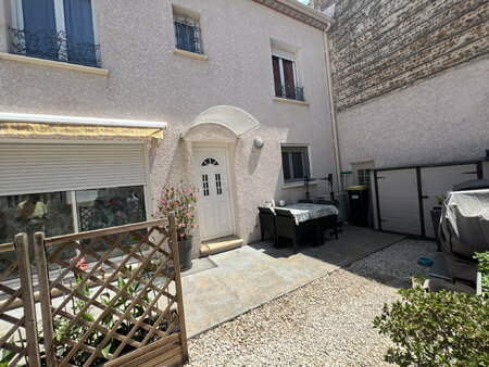 garons  maison de village récente 77m2 avec cour 60m2  2 cha