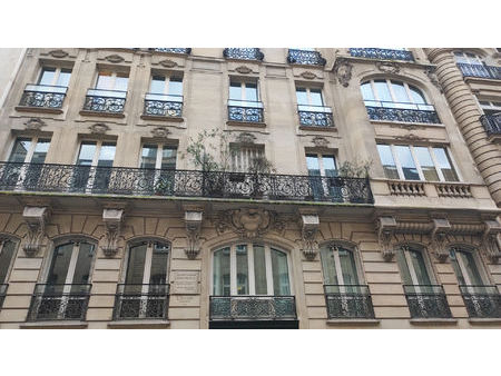 magnifique 2 pièces de 45m² mairie du 8ème