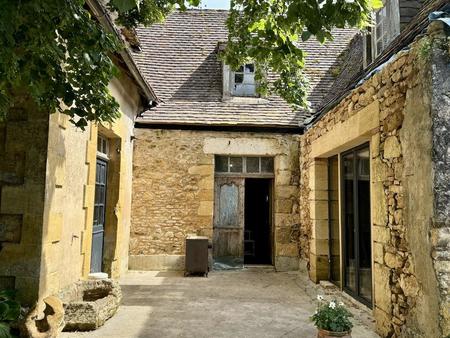 belle ferme du xviiième siècle avec un jardin clos près de meyrals  dordogne