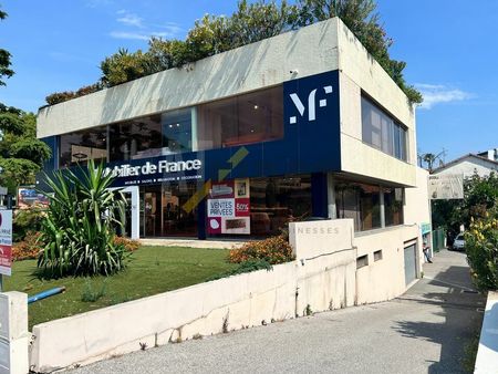 local professionnel - 49m² - st laurent du var