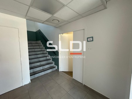 local professionnel - 80m² - st priest