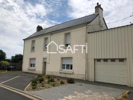 maison de bourg avec terrain clos et dépendance.