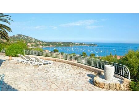 villa avec vue magnifique sur la baie d'agay