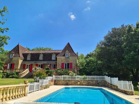 magnifique maison de famille sur sa colline avec chalet  piscine et court de tennis à quel