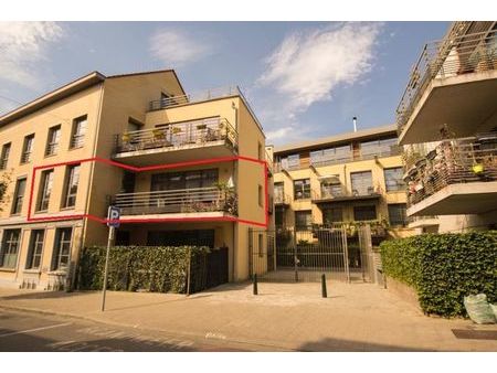 appartement 2 chambres avec terrasse (1220€ +180€)