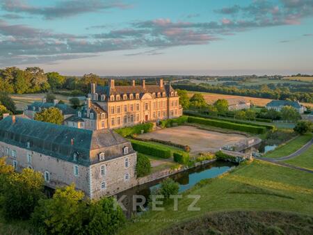 château du 17ème siècle rénové  le petit versailles du haut anjou.