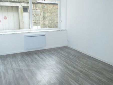 appartement 2 pièces de 60m2 en plein centre-ville au rez-de-chaussée avec double accès - 