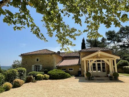 ferme restaurée du 19ème siècle avec superbe vue près de cuzorn  lot et garonne