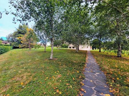 grande maison avec jardin à quelques pas de la place du village