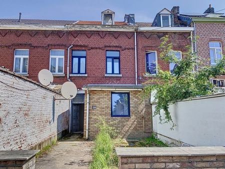 a vendre à liege : maison à rénover avec cour