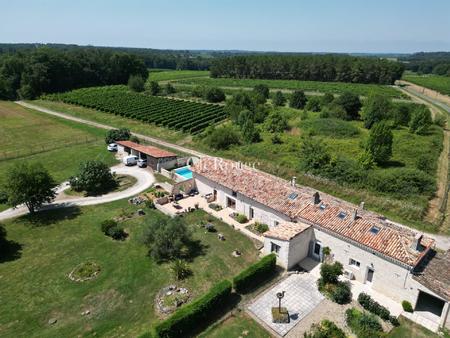 une localisation exceptionnelle pour cette maison de campagne de 4 chambres et un gîte de.