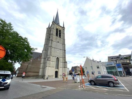 recent volledig gerenoveerd appartement hartje geel met 2 slpk  met autostaanplaats