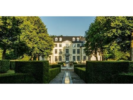 prachtig gerenoveerde woning in het kasteel van neerijse