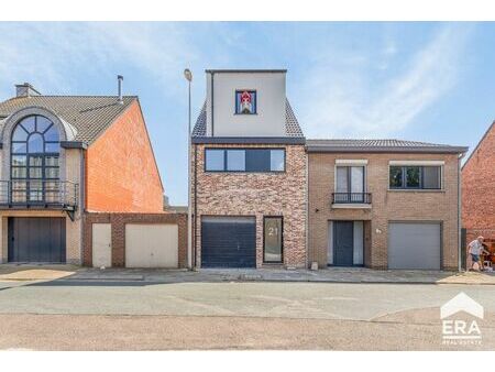 superbe maison de ville neuve avec 4 chambres à coucher dans