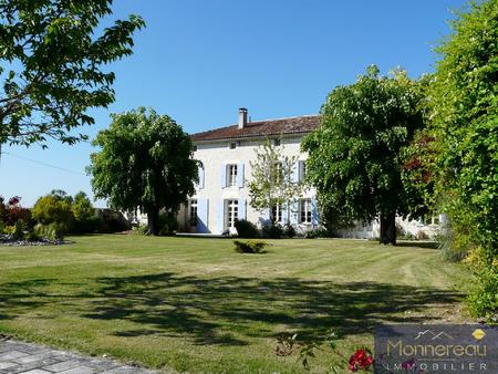 demeure avec gites et piscine