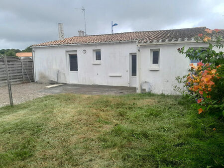 maison de plain pied  à moins de 10 minutes des sables  3 chambres  terrasse et jardin. sa