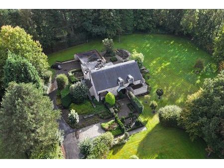 klassevolle en royale villa gelegen op een perceel van 96a 70 ca (9670 m²) op landelijke t