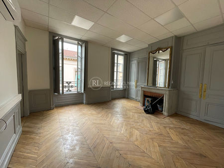 local commercial lyon 105.45 m2