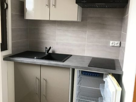 à louer studio rénové de 23.94 m2 à louviers