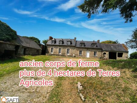 ancien corps de ferme avec ses dependances  hangars et riviere