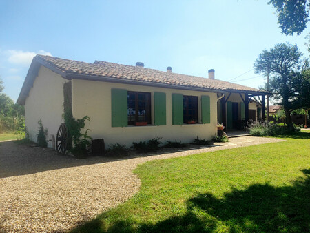 charmante villa de plain-pied avec belle vue sur la campagne à 10 minutes de miramont-de-g