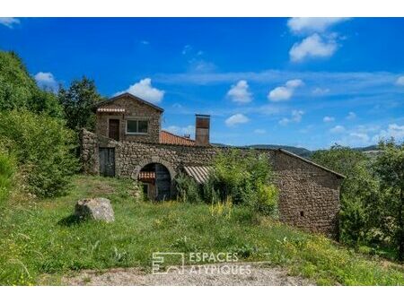 maison en pierre rénovée avec vue préservée et 16 hectares en ardèche